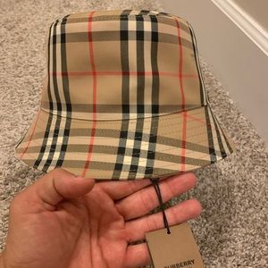 Burberry bucket hat men’s brand new w / tags